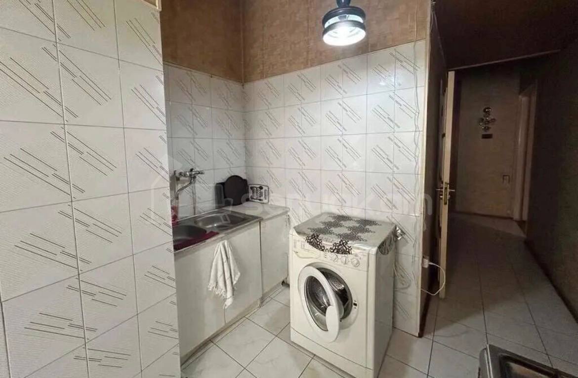 1 Սենյականոց Բնակարան Քարե Շենքում, 54քմ, 1/4 հարկ, Նորմալ Վիճակում, Կահավորված