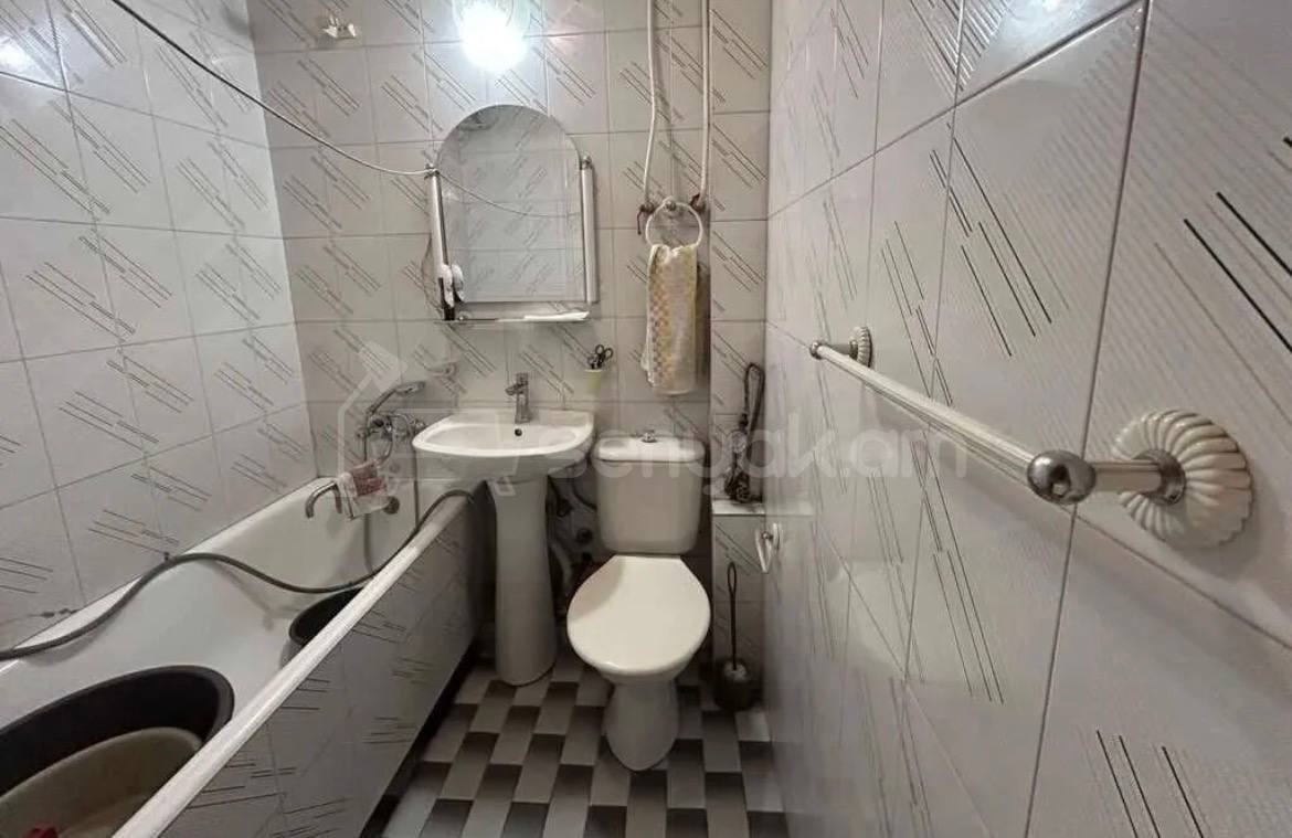1 Սենյականոց Բնակարան Քարե Շենքում, 54քմ, 1/4 հարկ, Նորմալ Վիճակում, Կահավորված