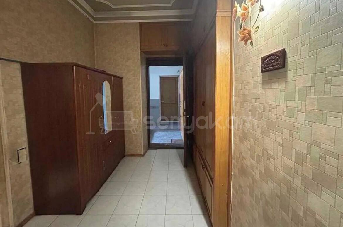 1 Սենյականոց Բնակարան Քարե Շենքում, 54քմ, 1/4 հարկ, Նորմալ Վիճակում, Կահավորված
