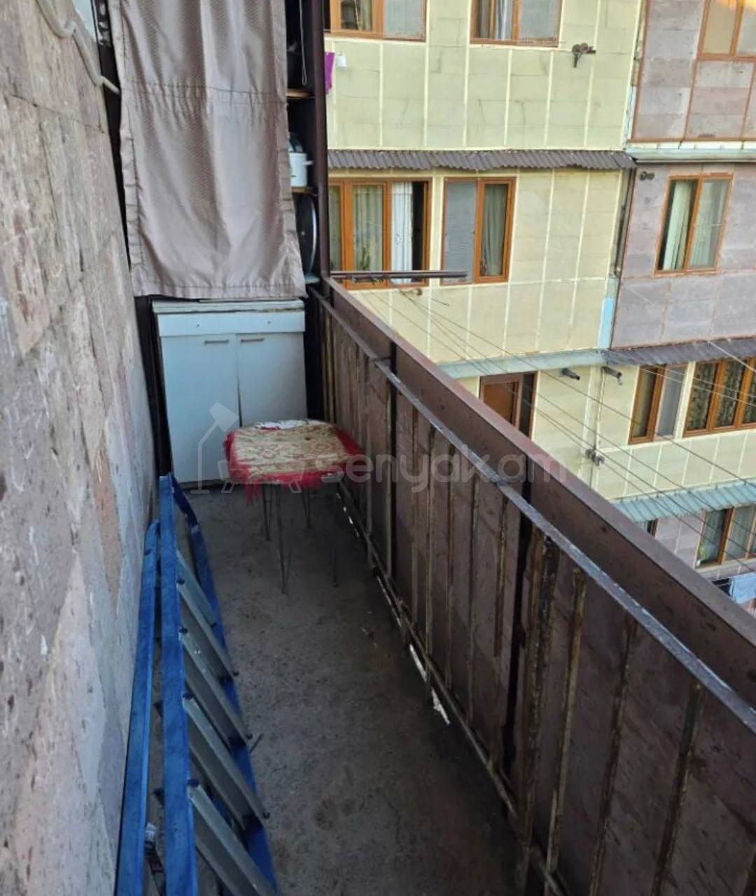 2 Սենյականոց Բնակարան Քարե Շենքում, 63քմ, 5/5 հարկ, Պետական Վիճակում
