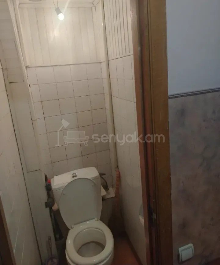 3 Սենյականոց Բնակարան Քարե Շենքում, 70քմ, 4/5 հարկ, Պետական Վիճակում