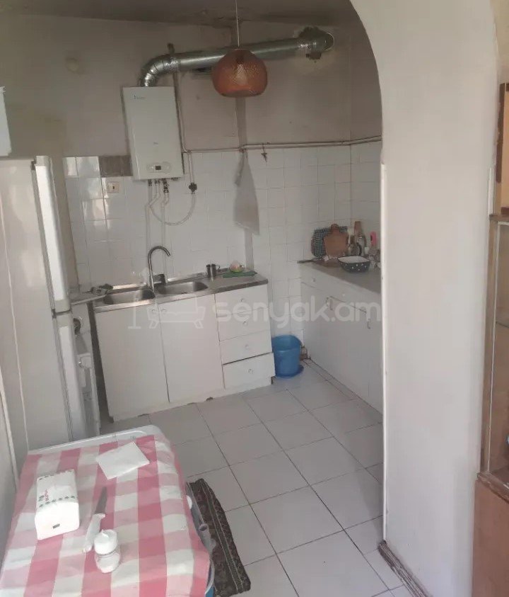 3 Սենյականոց Բնակարան Քարե Շենքում, 70քմ, 4/5 հարկ, Պետական Վիճակում