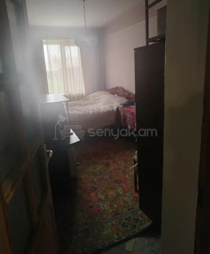 3 Սենյականոց Բնակարան Քարե Շենքում, 70քմ, 4/5 հարկ, Պետական Վիճակում
