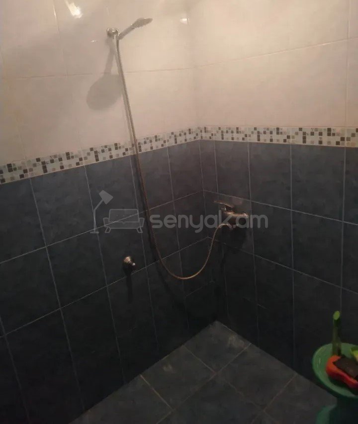 3 Սենյականոց Բնակարան Քարե Շենքում, 70քմ, 4/5 հարկ, Պետական Վիճակում