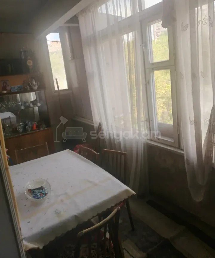 3 Սենյականոց Բնակարան Քարե Շենքում, 70քմ, 4/5 հարկ, Պետական Վիճակում
