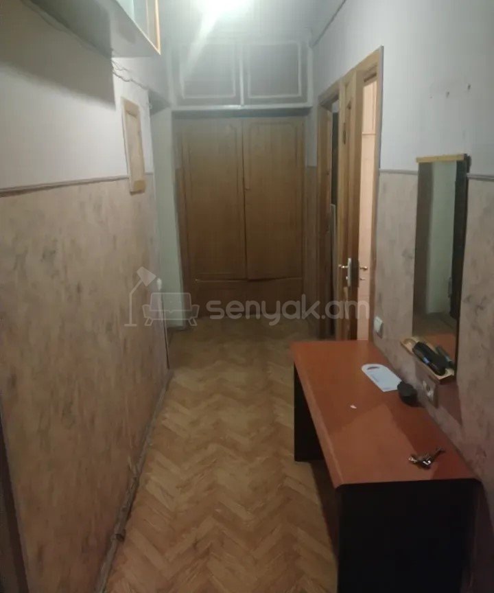 3 Սենյականոց Բնակարան Քարե Շենքում, 70քմ, 4/5 հարկ, Պետական Վիճակում