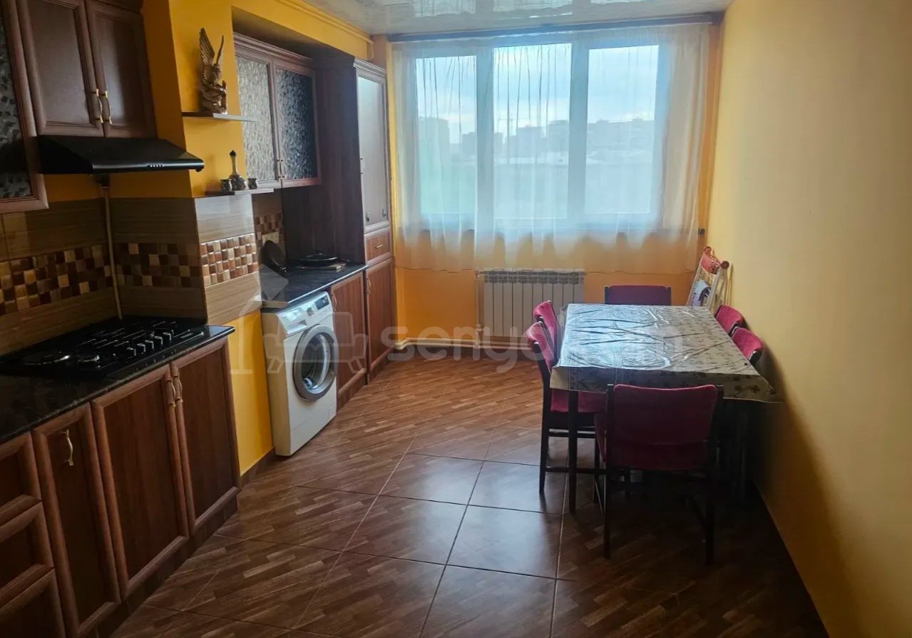 3 Սենյականոց Բնակարան, 100քմ, 6/10 հարկ, Նորմալ Վիճակում, Կահավորված