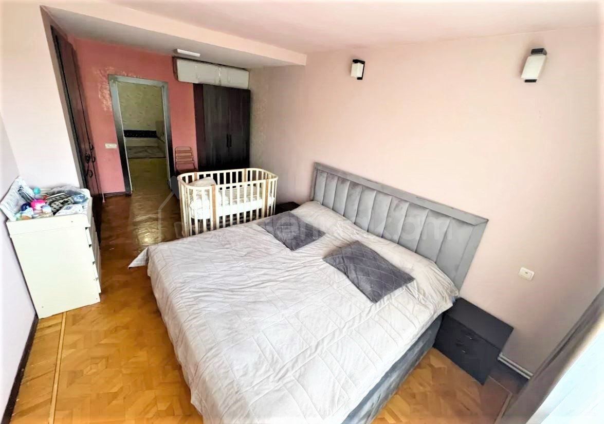 3 Սենյականոց Բնակարան Քարե Շենքում, 70քմ, 2/5 հարկ, Կապիտալ Վերանորոգված
