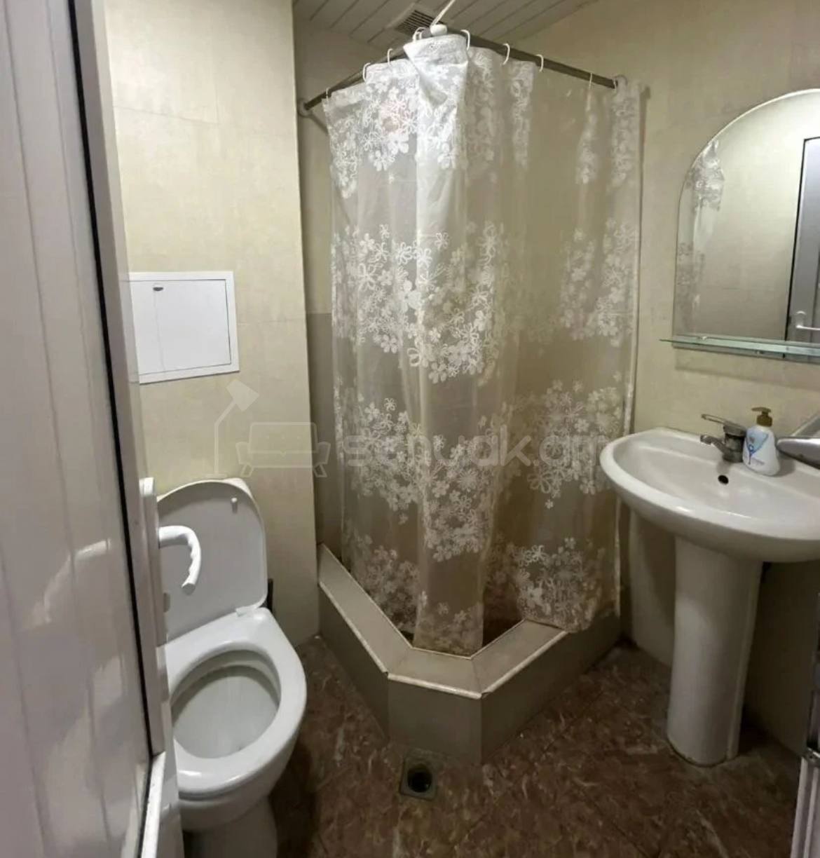 2 Սենյականոց Բնակարան Քարե Շենքում, 55քմ, 3/5 հարկ, Պետական Վիճակում, Կահավորված