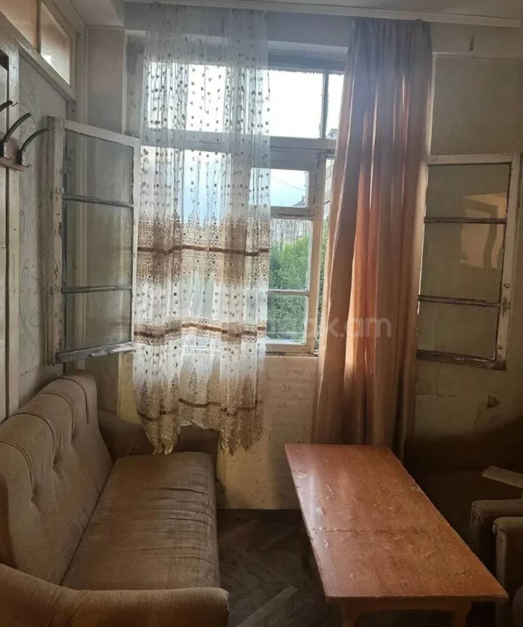 2 Սենյականոց Բնակարան Քարե Շենքում, 55քմ, 3/5 հարկ, Պետական Վիճակում, Կահավորված