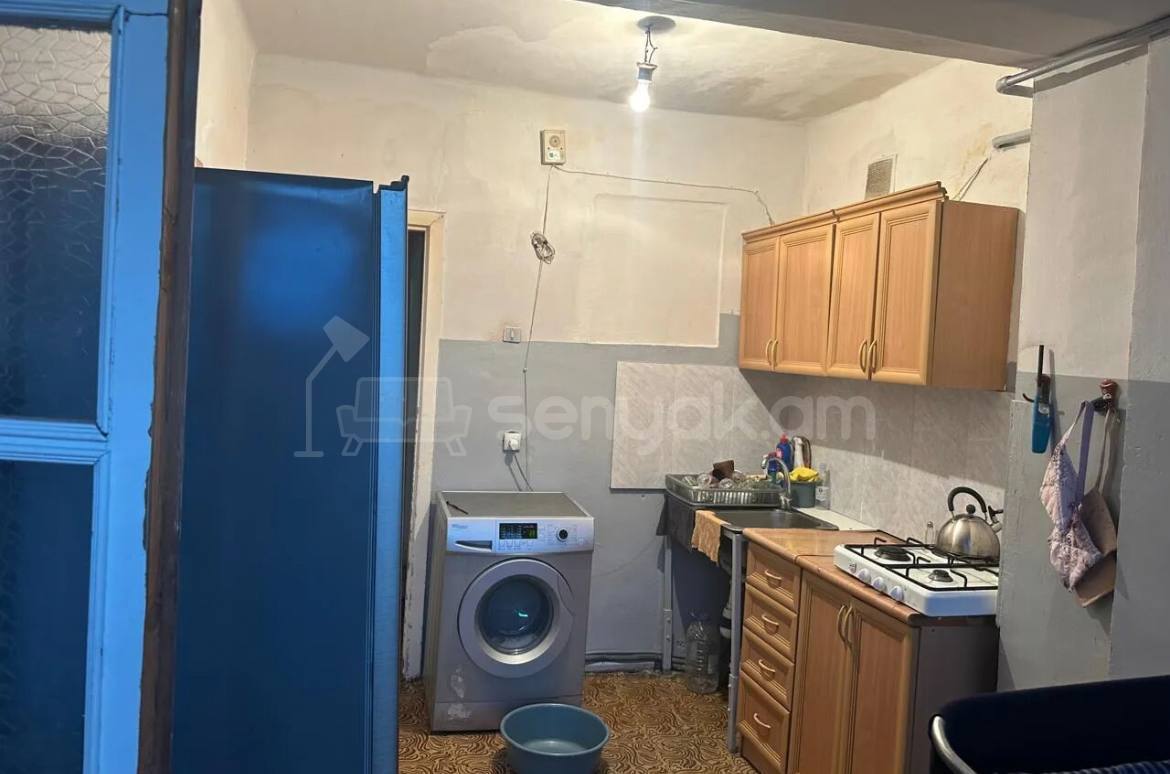 2 Սենյականոց Բնակարան Քարե Շենքում, 55քմ, 3/5 հարկ, Պետական Վիճակում, Կահավորված
