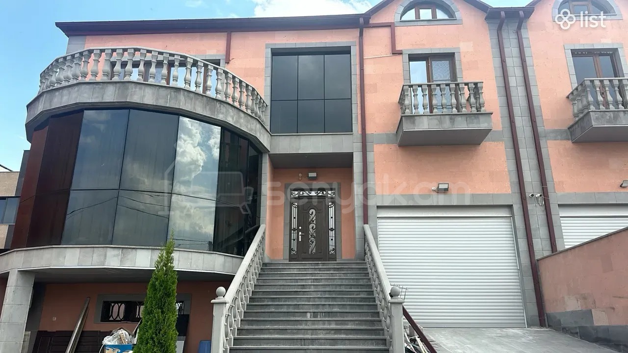 8 Սենյականոց Շքեղ Առանձնատուն, 456քմ, Լողավազանով