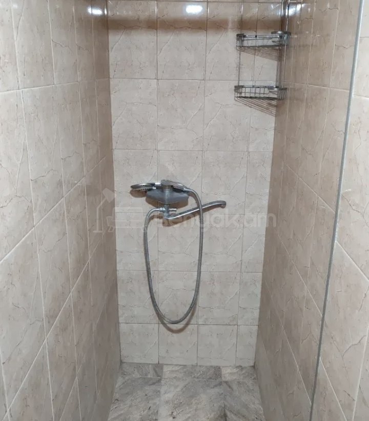 1 Սենյականոց Բնակարան Քարե Շենքում, 38քմ, 1/1 հարկ, Նորմալ Վիճակում, Կահավորված, Արևկող