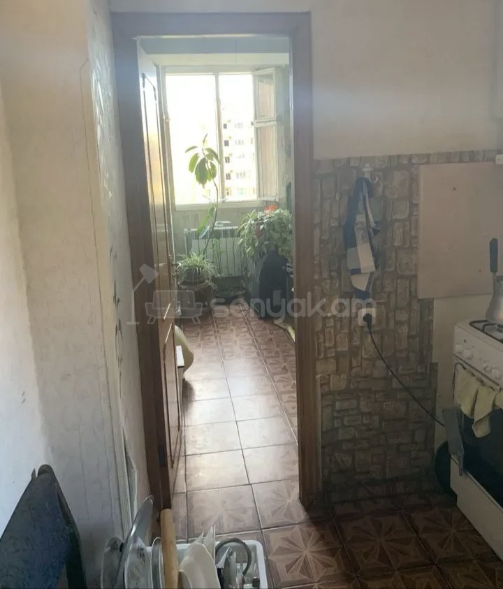 3 Սենյականոց Բնակարան Քարե Շենքում, 77քմ, 3/5 հարկ, Նորմալ Վիճակում, Կահավորված