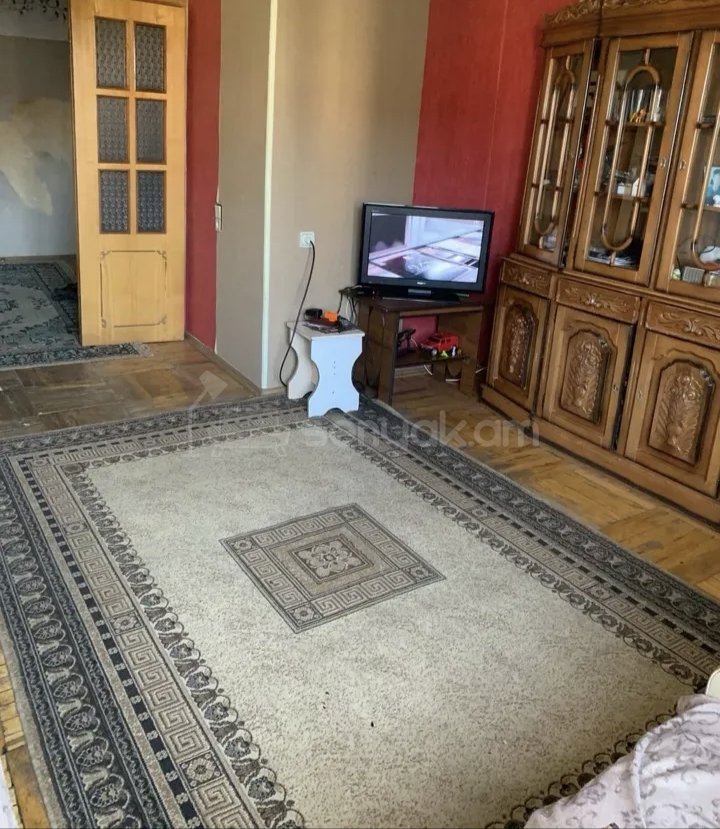 3 Սենյականոց Բնակարան Քարե Շենքում, 77քմ, 3/5 հարկ, Նորմալ Վիճակում, Կահավորված
