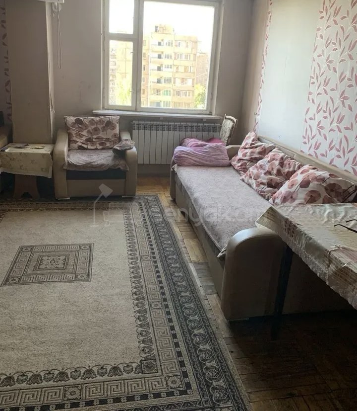 3 Սենյականոց Բնակարան Քարե Շենքում, 77քմ, 3/5 հարկ, Նորմալ Վիճակում, Կահավորված