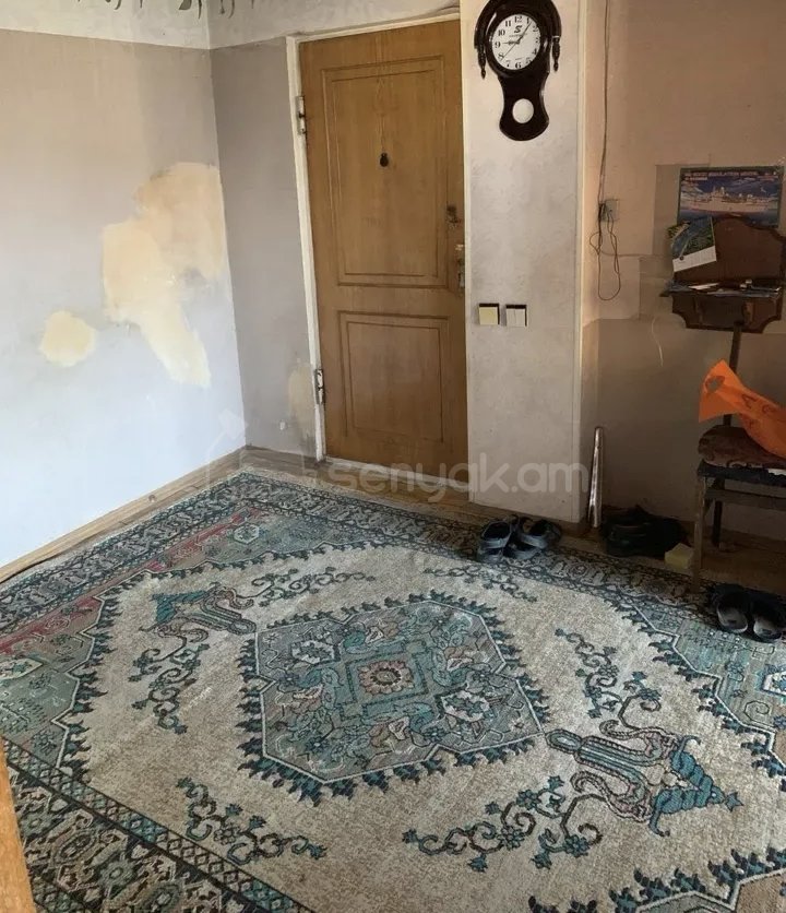 3 Սենյականոց Բնակարան Քարե Շենքում, 77քմ, 3/5 հարկ, Նորմալ Վիճակում, Կահավորված
