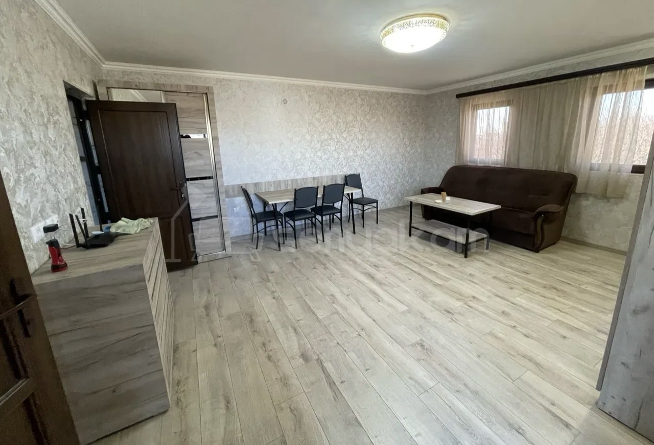 2 Սենյականոց Բնակարան Քարե Շենքում, 48քմ, 2/2 հարկ, Կապիտալ Վերանորոգված, Կահավորված, Արևկող