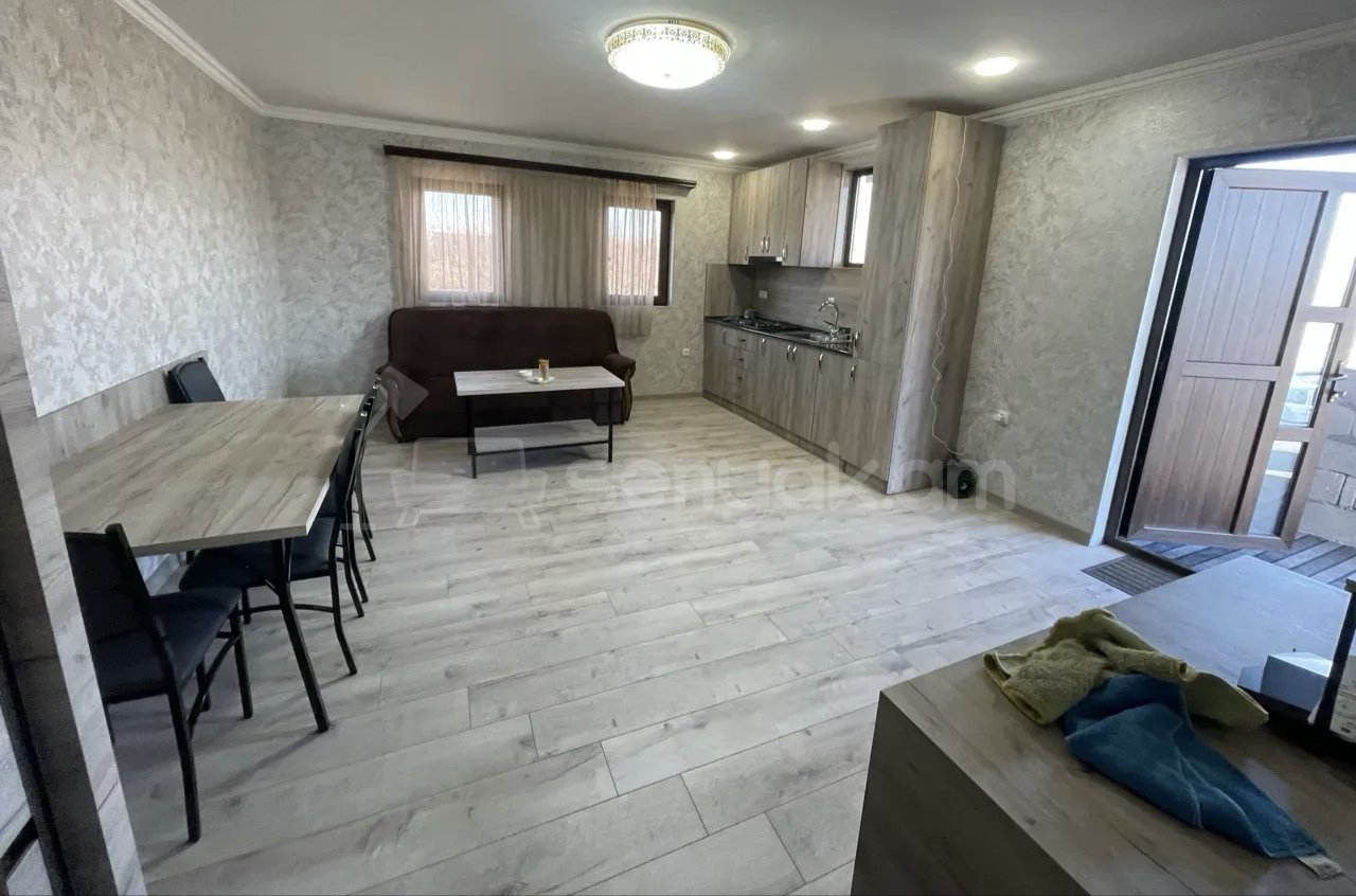 2 Սենյականոց Բնակարան Քարե Շենքում, 48քմ, 2/2 հարկ, Կապիտալ Վերանորոգված, Կահավորված, Արևկող