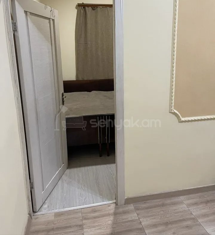 2 Սենյականոց Բնակարան Քարե Շենքում, 45քմ, 1/1 հարկ, Կապիտալ Վերանորոգված, Կահավորված