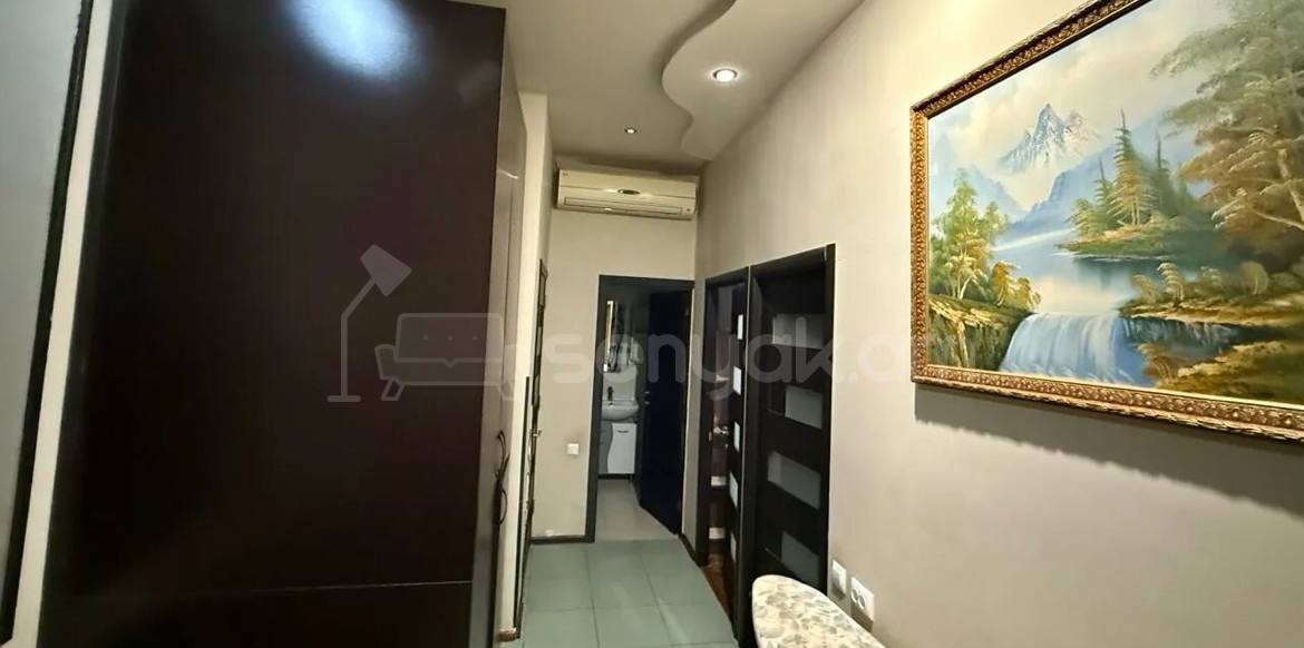 3 Սենյականոց Բնակարան Քարե Շենքում, 90քմ, 1/5 հարկ, Կապիտալ Վերանորոգված, Կահավորված