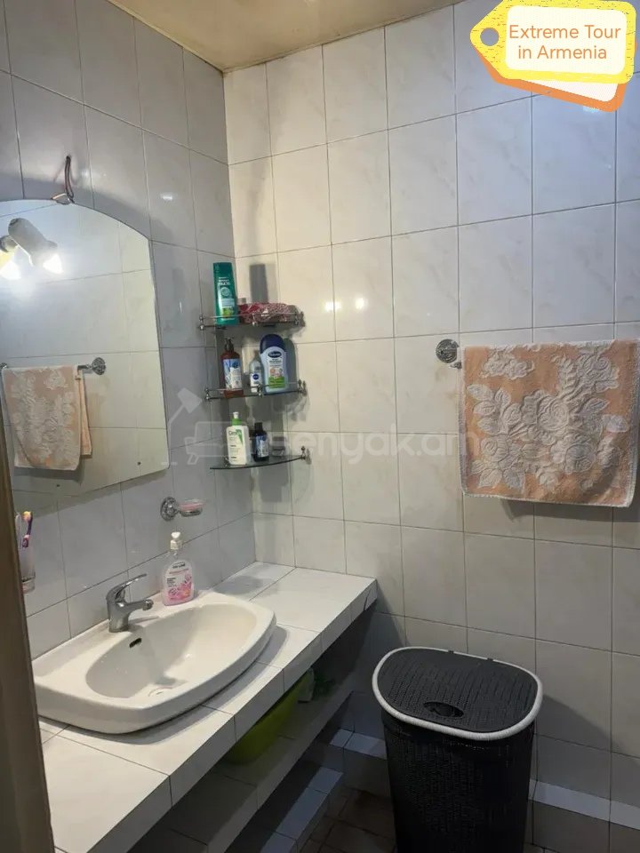 1 Սենյականոց Բնակարան Քարե Շենքում, 38քմ, 4/5 հարկ, Նորմալ Վիճակում, Կահավորված, Արևկող