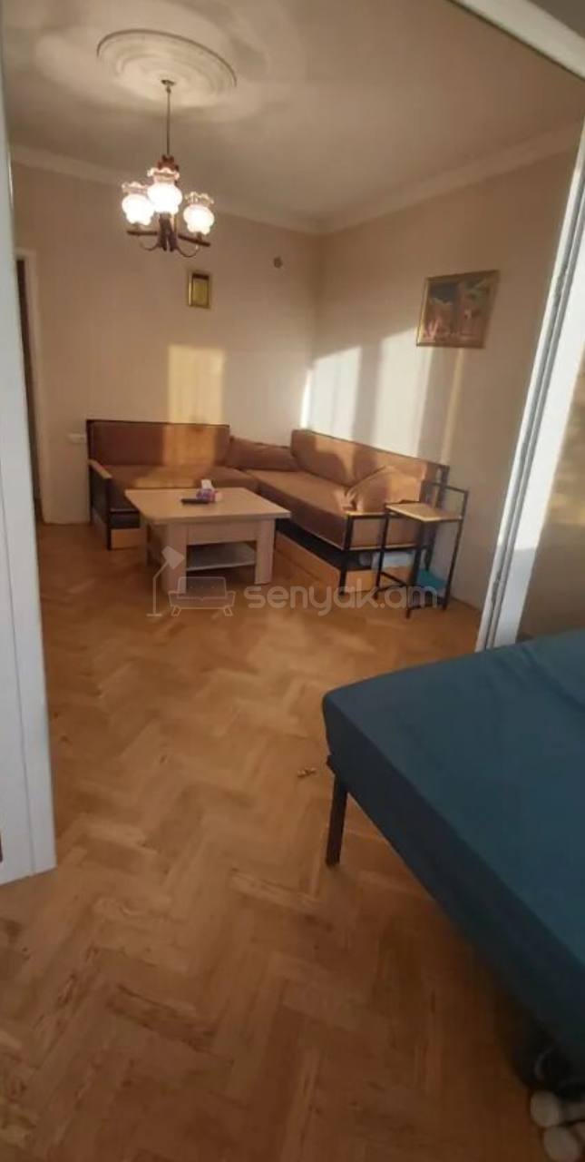 3 Սենյականոց Բնակարան Քարե Շենքում, 50քմ, 4/5 հարկ, Կոսմետիկ Վերանորոգված