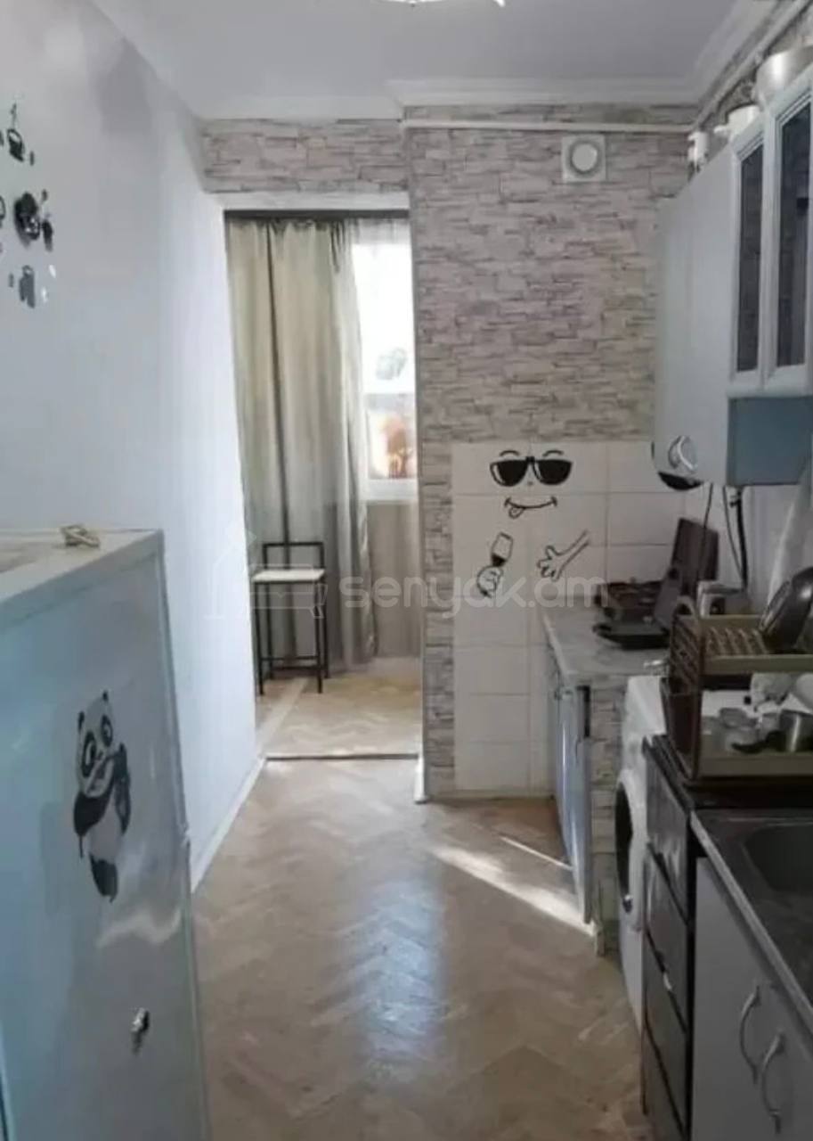 3 Սենյականոց Բնակարան Քարե Շենքում, 50քմ, 4/5 հարկ, Կոսմետիկ Վերանորոգված