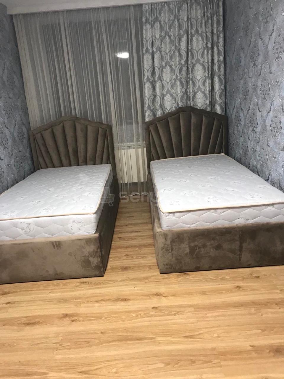 4 Սենյականոց Բնակարան Քարե Շենքում, 120քմ, 3/5 հարկ, Կապիտալ Վերանորոգված