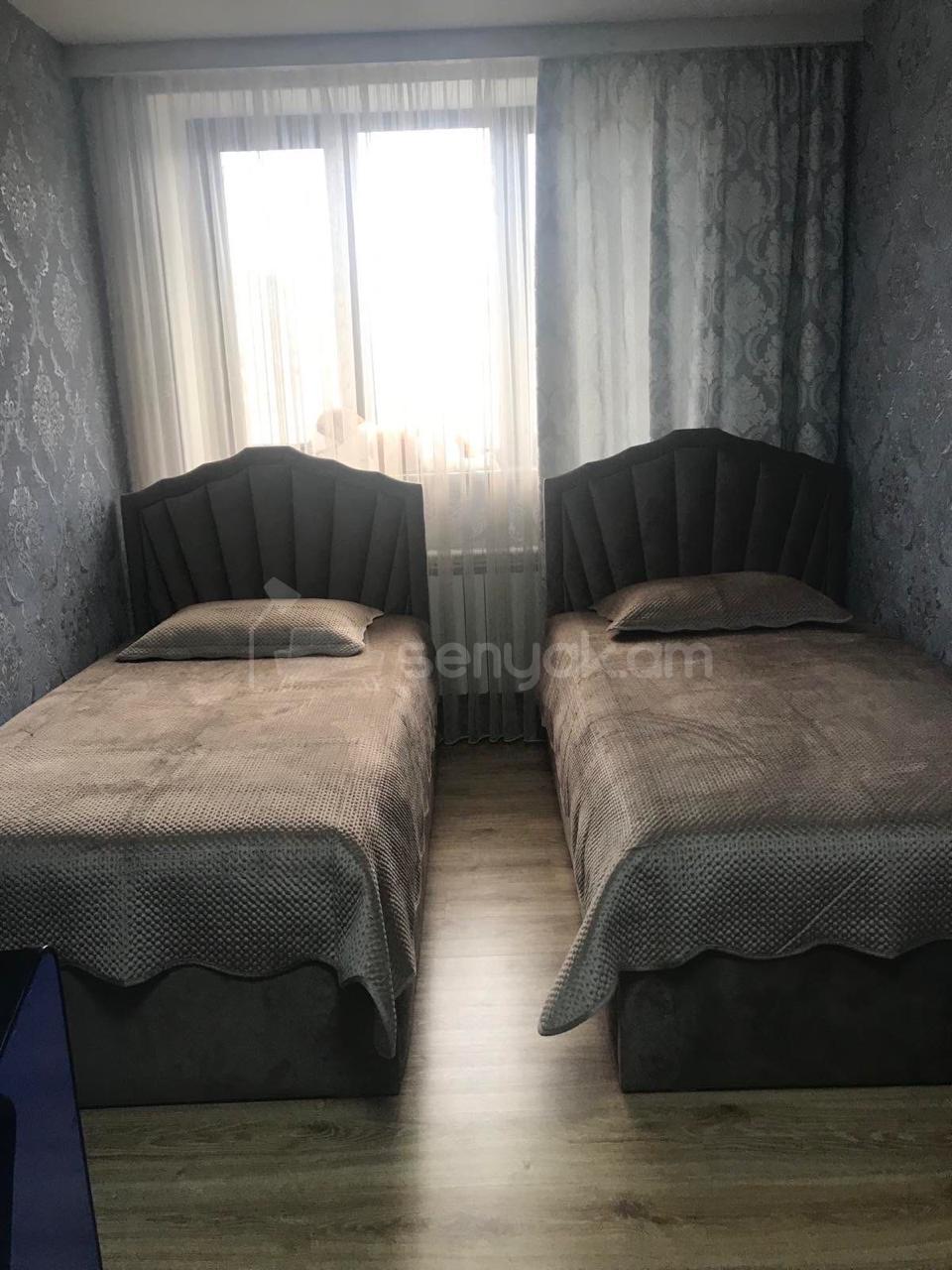 4 Սենյականոց Բնակարան Քարե Շենքում, 120քմ, 3/5 հարկ, Կապիտալ Վերանորոգված