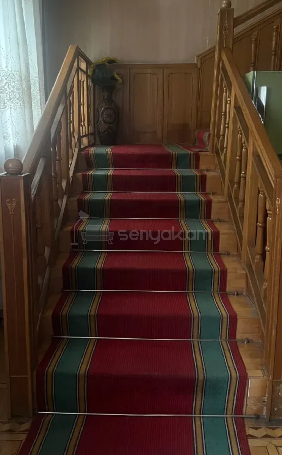 8 Սենյականոց Սեփական Տուն, 950քմ, Նորմալ Վիճակում, Կահավորված, Ավտոտնակով