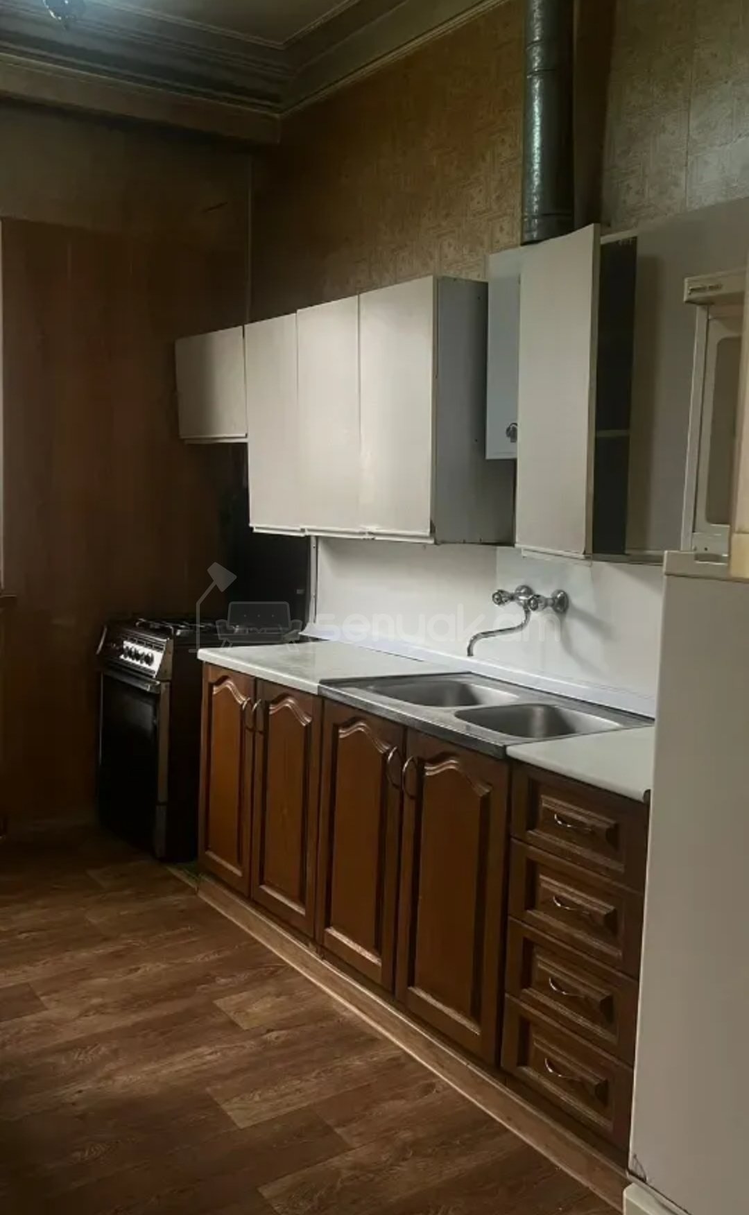 8 Սենյականոց Սեփական Տուն, 950քմ, Նորմալ Վիճակում, Կահավորված, Ավտոտնակով