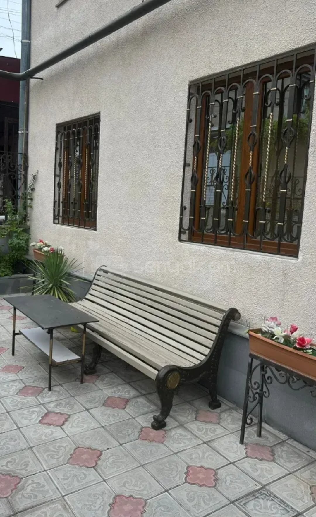 8 Սենյականոց Սեփական Տուն, 950քմ, Նորմալ Վիճակում, Կահավորված, Ավտոտնակով