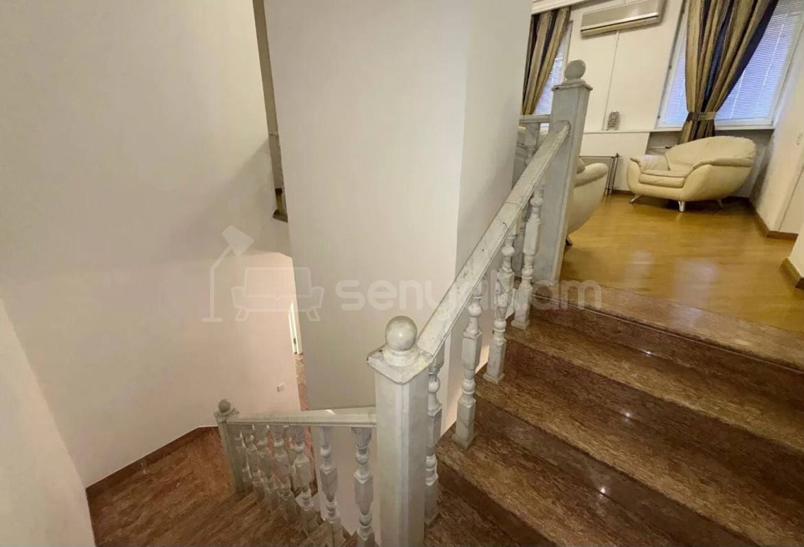 5 Սենյականոց Շքեղ Առանձնատուն, 320քմ, Կահավորված, Ավտոտնակով