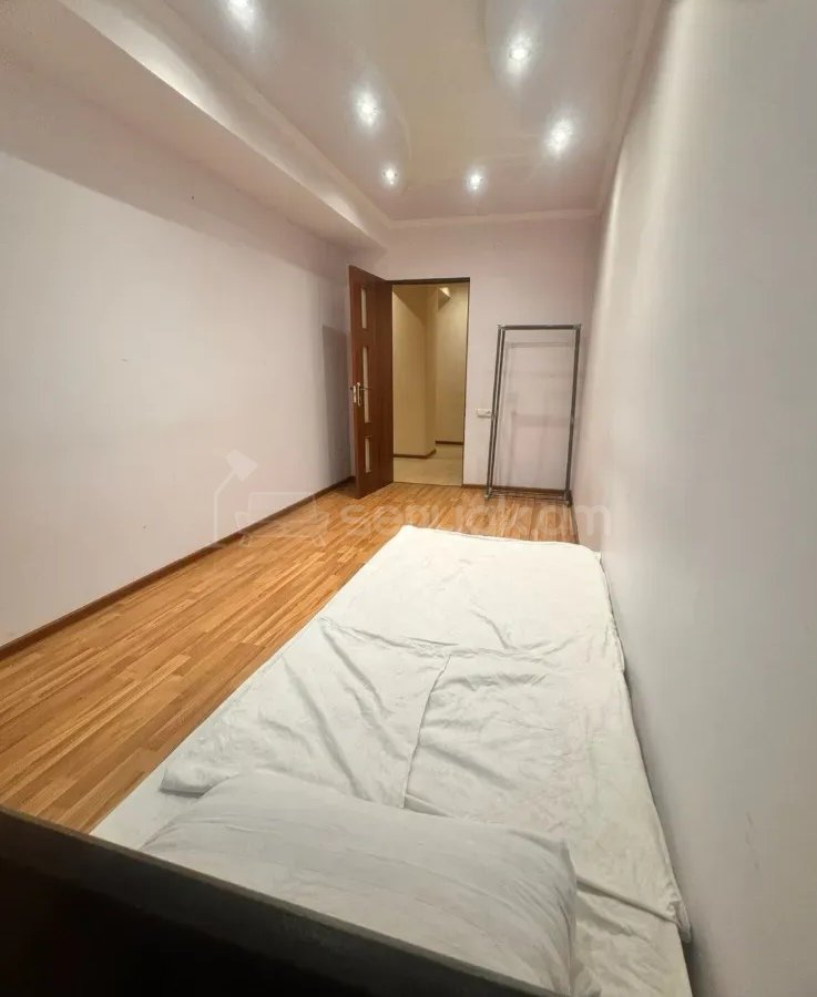 3 Սենյականոց Բնակարան, 90քմ, 2/14 հարկ, Նորմալ Վիճակում, Կահավորված