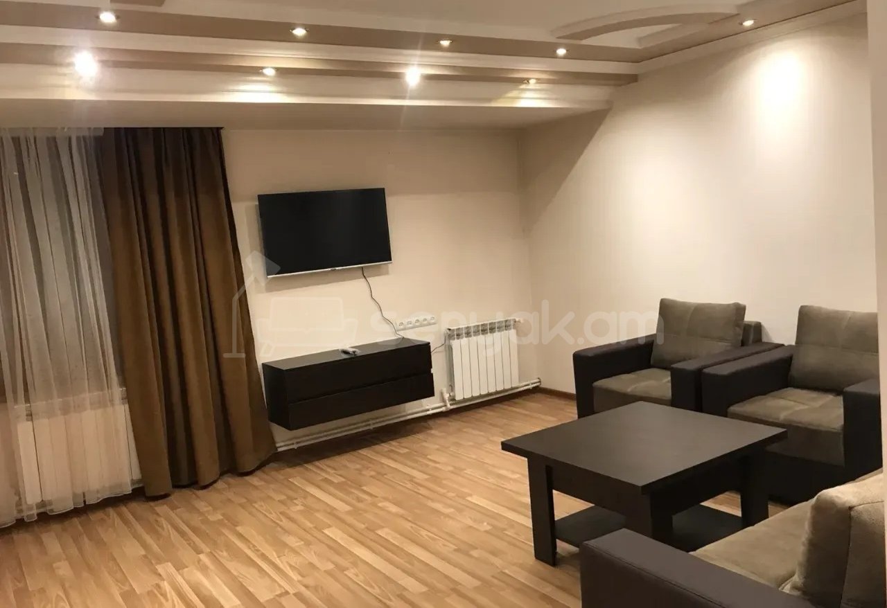 3 Սենյականոց Բնակարան, 90քմ, 2/14 հարկ, Նորմալ Վիճակում, Կահավորված