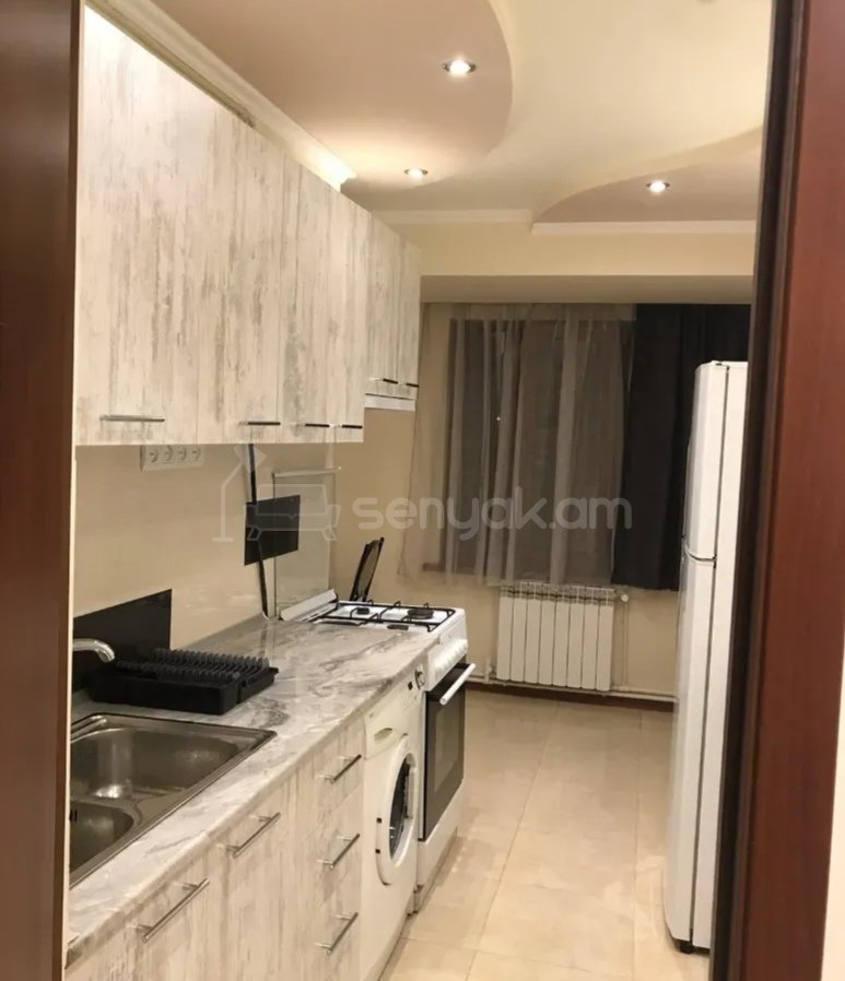 3 Սենյականոց Բնակարան, 90քմ, 2/14 հարկ, Նորմալ Վիճակում, Կահավորված