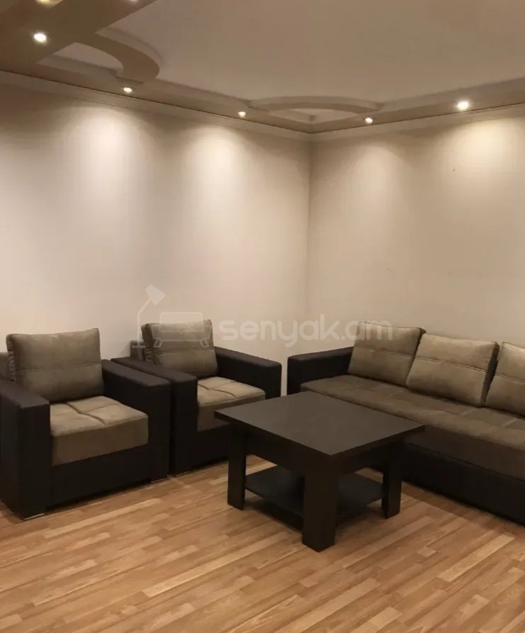 3 Սենյականոց Բնակարան, 90քմ, 2/14 հարկ, Նորմալ Վիճակում, Կահավորված