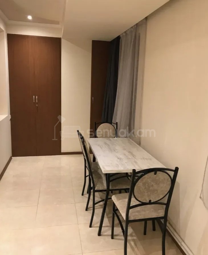 3 Սենյականոց Բնակարան, 90քմ, 2/14 հարկ, Նորմալ Վիճակում, Կահավորված
