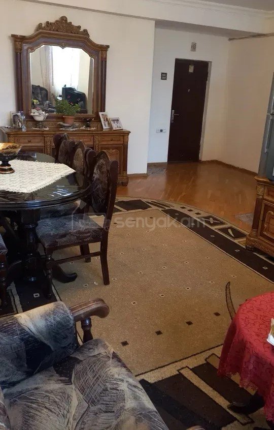3 Սենյականոց Բնակարան Քարե Շենքում, 70քմ, 5/5 հարկ, Կապիտալ Վերանորոգված