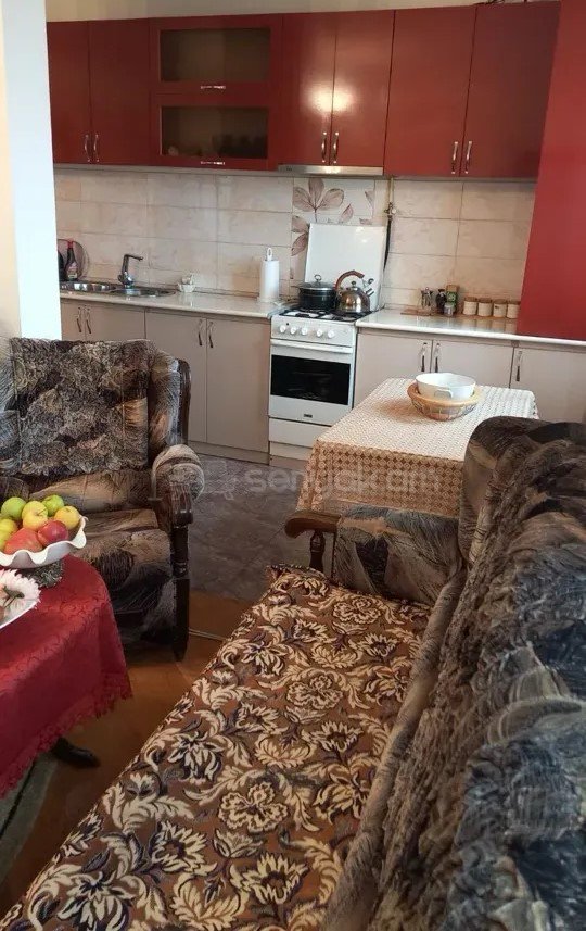 3 Սենյականոց Բնակարան Քարե Շենքում, 70քմ, 5/5 հարկ, Կապիտալ Վերանորոգված