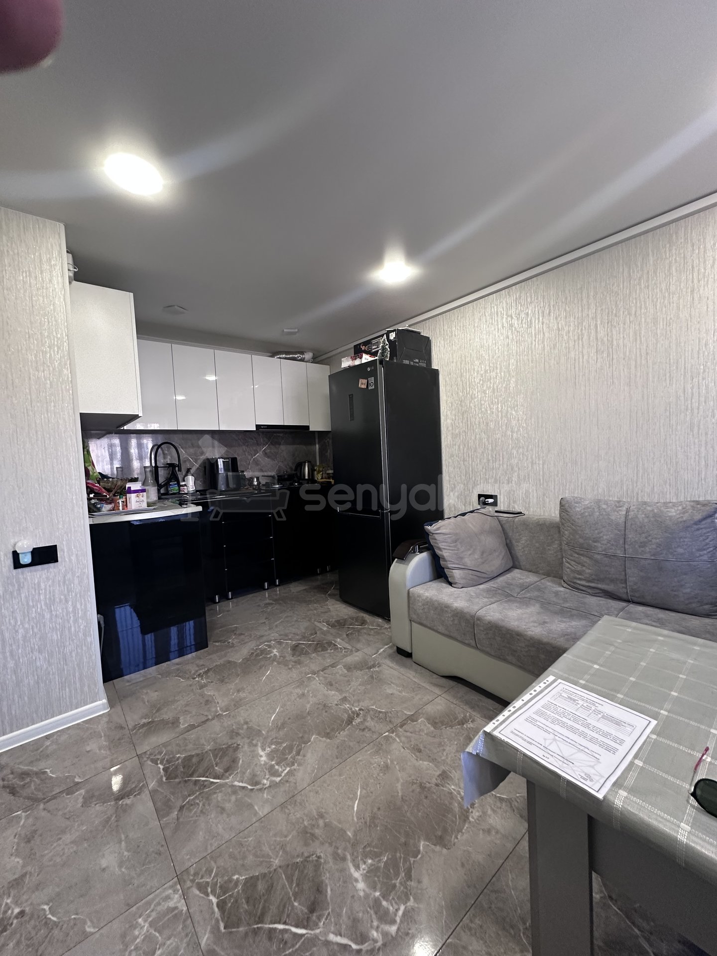 2 Սենյականոց Բնակարան Քարե Շենքում, 30քմ, 4/4 հարկ, Դիզայներական Վերանորոգված