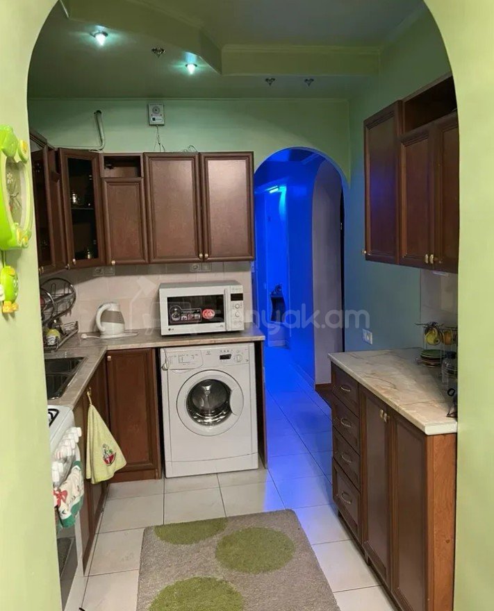 2 Սենյականոց Բնակարան Քարե Շենքում, 45քմ, 1/5 հարկ, Կապիտալ Վերանորոգված, Կահավորված