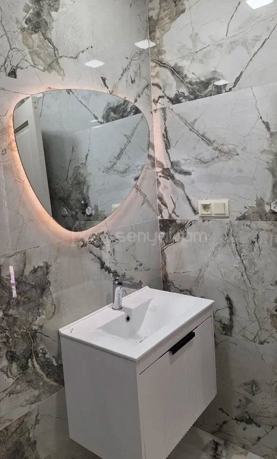 3 Սենյականոց Բնակարան Քարե Շենքում, 71քմ, 4/4 հարկ, Կապիտալ Վերանորոգված