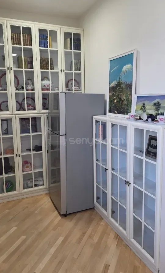 3 Սենյականոց Բնակարան Քարե Շենքում, 71քմ, 4/4 հարկ, Կապիտալ Վերանորոգված
