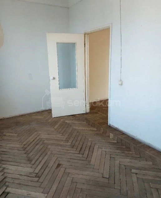 2 Սենյականոց Բնակարան Քարե Շենքում, 55քմ, 4/4 հարկ, Պետական Վիճակում