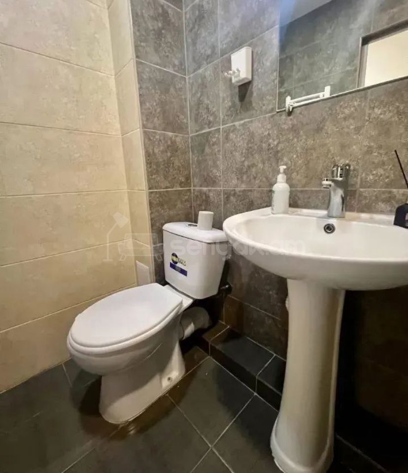 2 Սենյականոց Բնակարան Քարե Շենքում, 44քմ, 5/5 հարկ, Կապիտալ Վերանորոգված