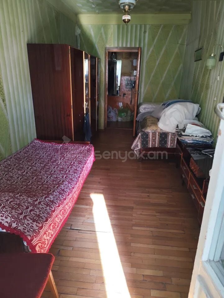 3 Սենյականոց Բնակարան Քարե Շենքում, 76քմ, 5/5 հարկ, Պետական Վիճակում