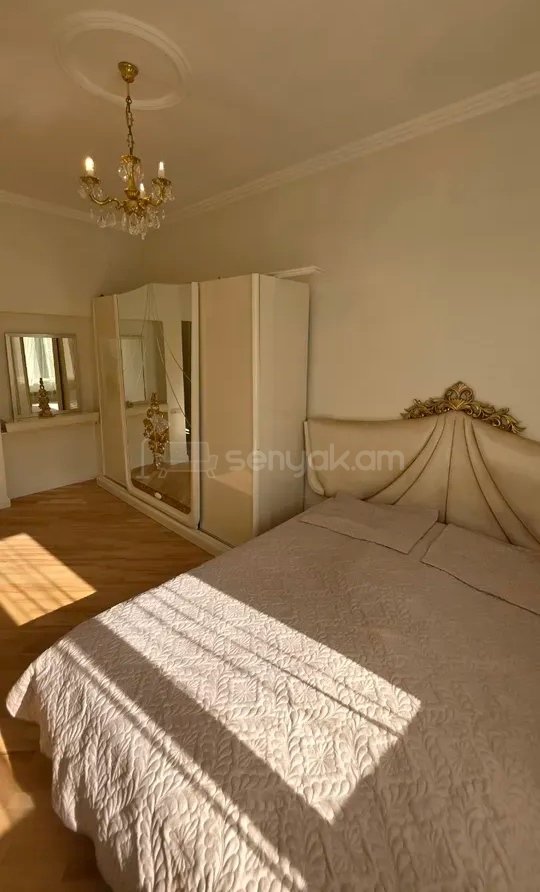 3 Սենյականոց Բնակարան Քարե Շենքում, 71քմ, 4/4 հարկ, Կապիտալ Վերանորոգված