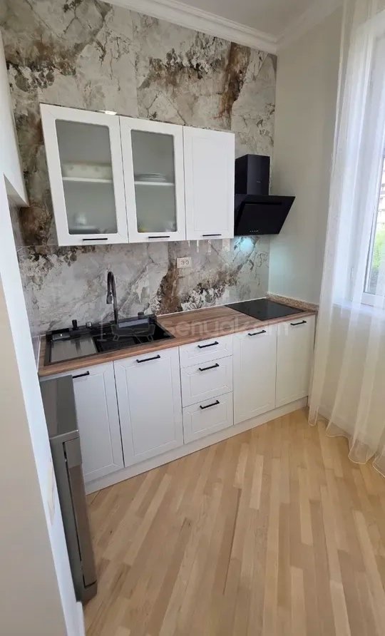 3 Սենյականոց Բնակարան Քարե Շենքում, 71քմ, 4/4 հարկ, Կապիտալ Վերանորոգված